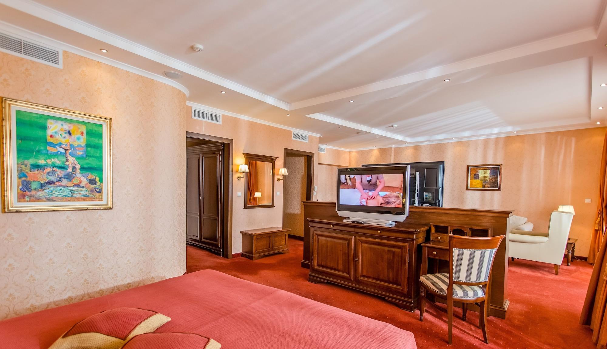 Grand - Medical Hotel